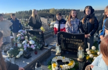 Uczniowie SP w Milaczewie - z wizyta na cmentarzu parafialnym (1)