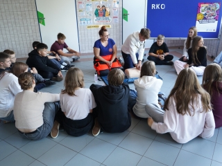 Udzial dzieci z oddzialu przedszkolnego oraz uczniow klas I-VIII SP w Milaczewie w Biciu R (1)